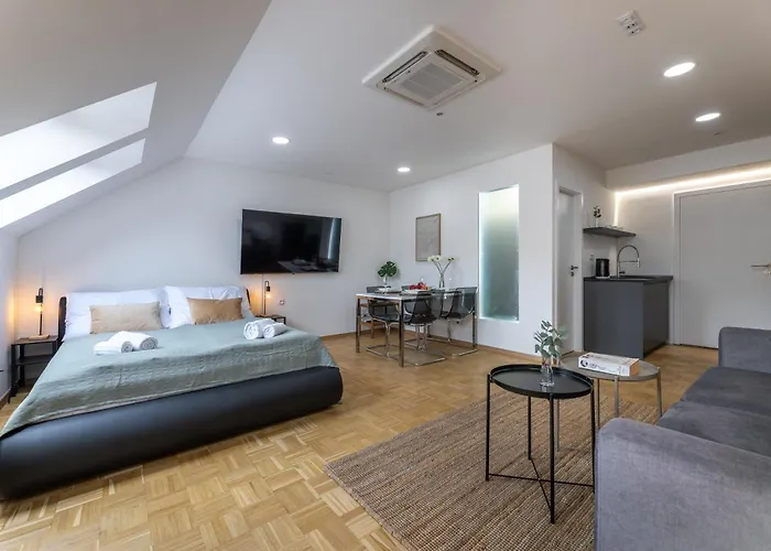 Kip Old Town Modern With Free Parking & Ac Prag