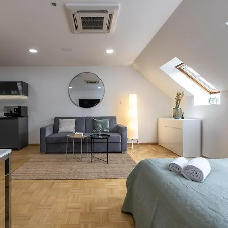 Kip Old Town Modern With Parking & Ac By Easybnb Premium Apartment *
